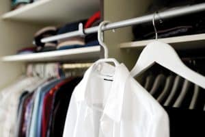 Comment teindre des vêtements en blanc : conseils et astuces